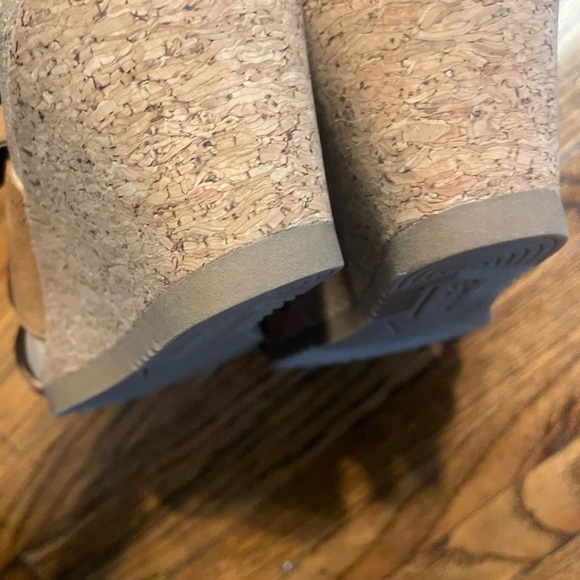 Earth Tan wedge upper heels  with Star Perforations size 9w - Picture 9 of 13